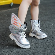 2023秋季女童翅膀马丁靴时尚儿童靴子英伦风短靴银色单靴百搭