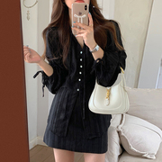 韩国chic春季复古气质，v领系带泡泡袖，衬衫+高腰显瘦条纹半身裙套装