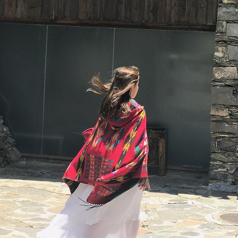 青海湖西藏丽江草原旅游拍照披风带帽民族风大红色披肩斗篷围巾女