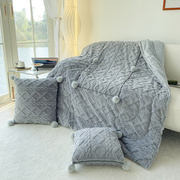 冬季加厚加绒纯色抱枕被子两用午休沙发大号四斤午睡靠垫被子