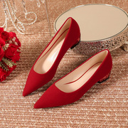 红色粗跟婚鞋新娘鞋2024年法式气质尖头平底单鞋女低跟不累脚