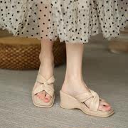 夏季牛皮40-42大码纯色日常大号女鞋坡跟牛筋底脚宽胖女拖鞋
