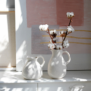 手工单耳壶型北欧陶瓷花瓶，高级感白色餐桌面民宿工作室装饰品摆件