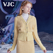 vjc威杰思2023秋冬女装，黄色v领羊毛针织衫复古提花短款上衣