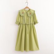 夏天2023娃娃领森系甜美连衣裙，女装刺绣绿色，学院风裙子设计感