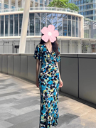 dvf2023夏季绿色碎花小飞袖，印花甜美v领束腰包身连衣裙