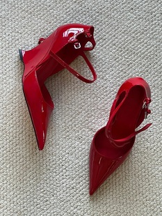 红色尖头坡跟高跟鞋女2024春豹纹，包头凉鞋一字扣带玛丽珍单鞋