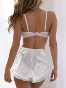 White lace trimmed bow shorts women 女士白色蕾丝边蝴蝶结短裤
