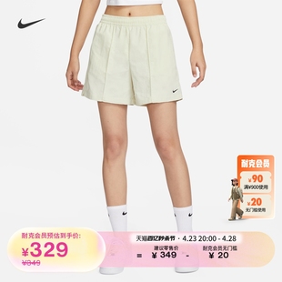 Nike耐克女子中腰短裤夏季运动裤梭织耐克勾勾休闲FV6623