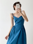 法式V领吊带连衣裙女2024春夏蓝色中长收腰设计感小众气质小裙子