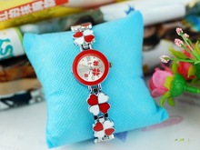 Brazalete personalizado 2011 nuevas mujeres mesa de color rojo y trébol blanco pulsera reloj de señora brazalete [59681]