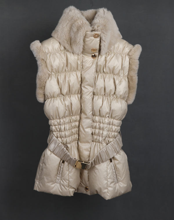 韩国<em>进口羽绒马甲</em>哪个好?韩国<em>进口羽绒马甲</em>价