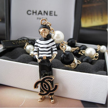 Chanel 2011 nuevo y hermoso pequeño fragante clásico negro y perlas blancas collar de perlas de coco caliente esposa