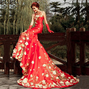 红色抹胸鱼尾婚纱礼服拖尾长款敬酒服立体花，新娘结婚礼服凤凰