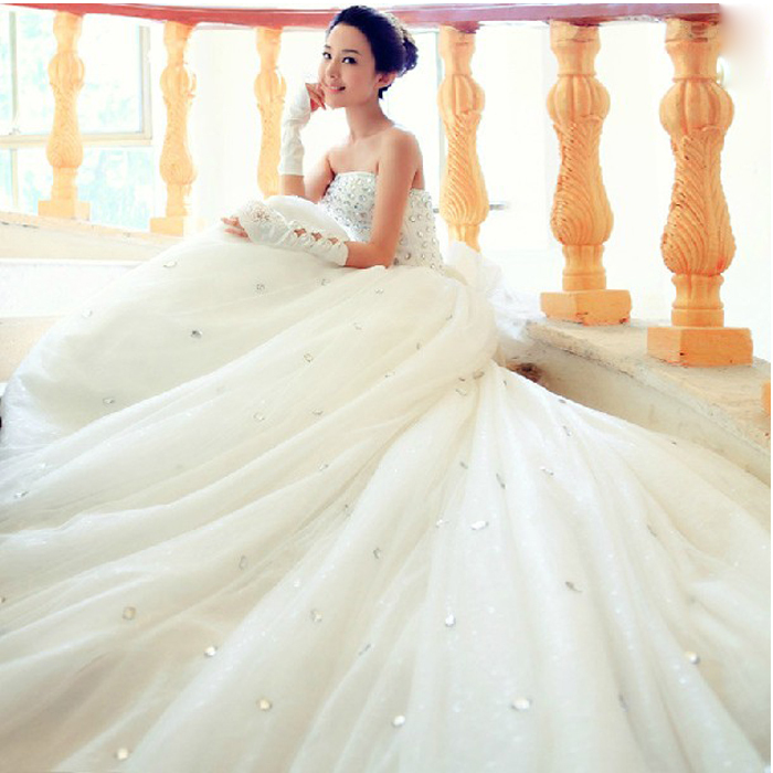 新娘婚纱 拖尾婚纱2012新款 豪华大拖尾 抹胸镶钻 豪华高贵婚纱23 新娘婚纱 拖尾婚纱2012新款 豪华大拖尾 抹胸镶钻 豪华高贵婚纱23