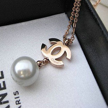 Chanel / Hong Nai Seúl colgando collar de perlas de doble collar de oro rosa logotipo de c