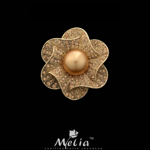  包邮原单正品 高档水晶花朵珍珠胸针女 钻胸花西装别针 圣诞礼品