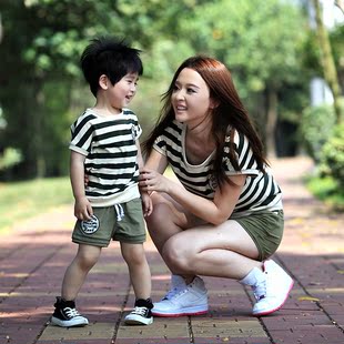  亲子装夏款款韩国全家装母子装条纹运动短袖T恤短裤两件套装