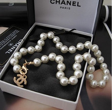 Contador con los modelos de más alta calidad de las pequeñas fragantes de mijo perla collar de perlas dobles C en el estándar de dos colores