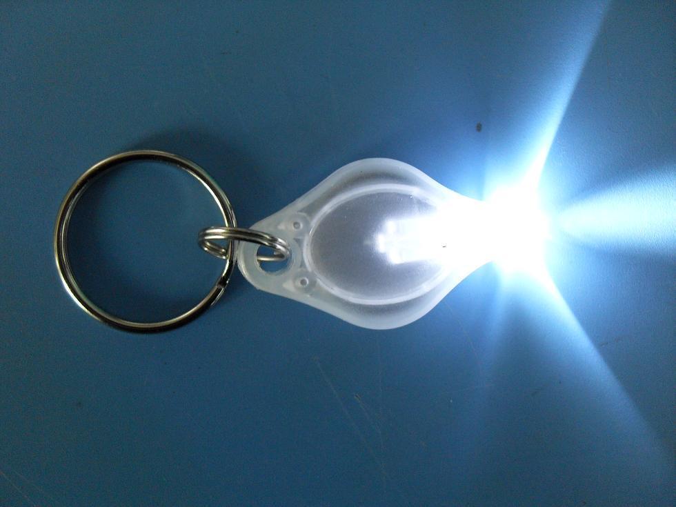 特惠价销售 新款迷你LED小手电白光 钥匙扣 小手电饰品 小体积在类目 户外/登山/野营/旅行用品, 户外照明, 手电筒中 - 来自Buy2taobao.com提供专业的淘宝代购服务