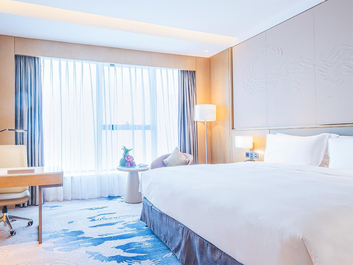 Xiamen Yu Chau Wyndham Supremacy Royale Big hotel luxury seascape King bed roomin the Cheap Hotels/Inn features/Apartment Hostel , Hotel Inn category - from Buy2taobao.com to provide professional Taobao agent buy service