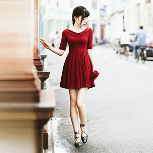 小黑裙中袖高腰修身显瘦酒复古A字大裙摆蓬蓬裙一字领红色连衣裙