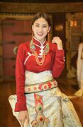 藏装藏服女装白色上衣红色，袍子西藏民族风，传统元素和时尚结合夏秋