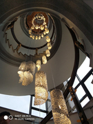 复式楼楼梯吊灯现代简约跃层，大吊灯创意，个性旋转楼梯灯长吊灯