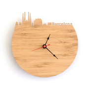 西班牙巴塞罗那现代挂钟客厅，办公室墙面壁挂表石英时钟城市剪影