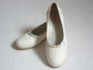 白色真皮护士鞋舒适牛筋，底医生鞋坡跟休闲女小白鞋单妈妈鞋工作鞋