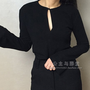 大码女装2022新领口(新领口)镂空小性感黑色，弹力修身打底衫喇叭袖长袖t恤