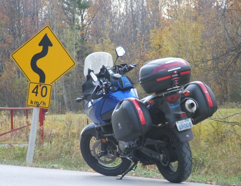 意大利 GIVI E450N 摩托车后尾箱 行李箱 带底