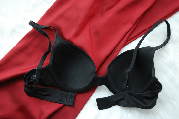 <em>世界顶级品牌</em>LILLY<em>文胸</em> 市场价600-1000港元 