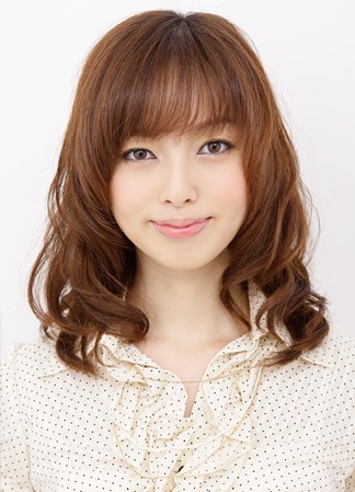 荐!<em>两边推掉</em>的<em>发型</em>6款动感卷发冬日不再压抑_