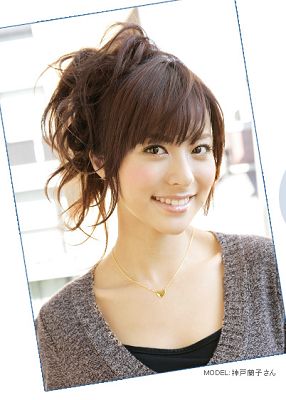 <em>教</em>你夏季日系扎发 <em>好看的发型梳</em>法妩媚又清爽