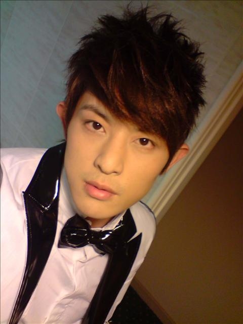 男星也爱玩自拍 超多私照送!看那个男明星的皮