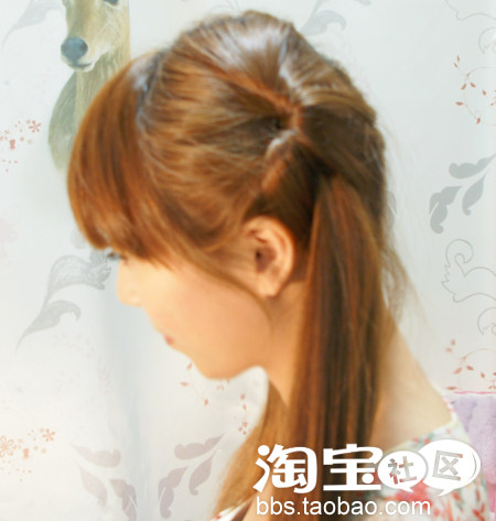 <em>怎样</em>梳漂亮的<em>头发梳头</em>美发女王又现江湖,反式