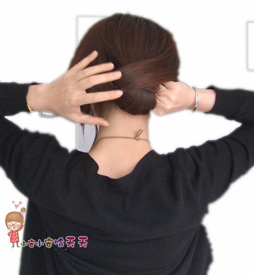 <em>怎样扎发型</em>小安<em>教你</em>快速由长发变身BOBO头_