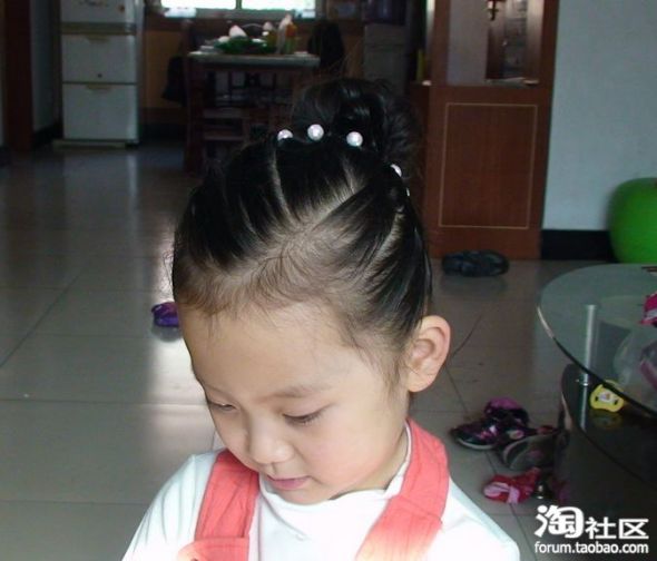 夏日短发<em>3岁小</em>美女示范简单几步打造超美花苞