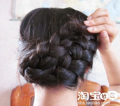 3分钟教会你怎样给小女孩扎头发编出很显气质的发型~